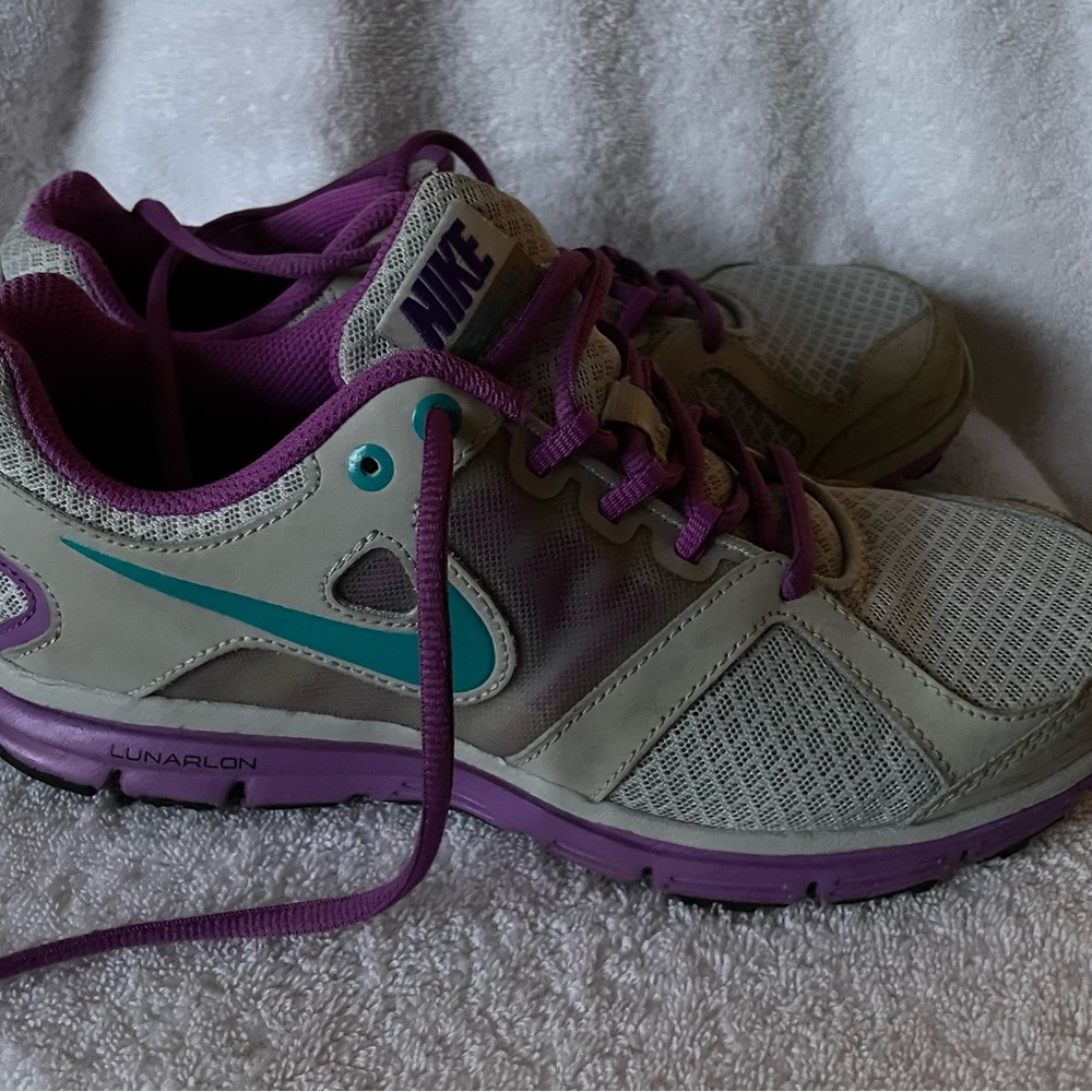 Nike tennis shoes